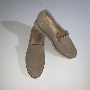Vionic Shoes Womens Size 7 Wide Beige Suede Kensley Loafers Slip On Casual